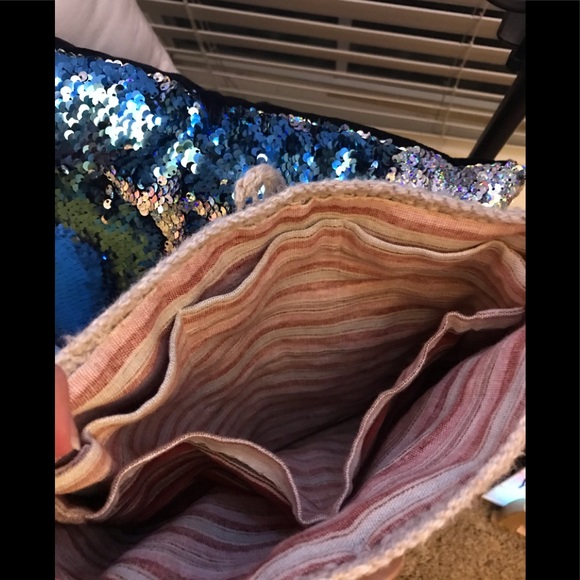 Unique bag and accessories (Hat, scarve, & purse) - Picture 4 of 12